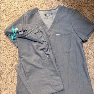 Figs Heather Gray V-Neck Scrub Top with Drawstring Pants